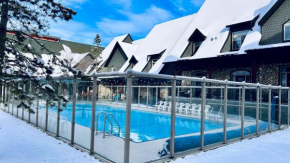 Mystic Pool & Hot tub Hosted by Little Sister Getaways